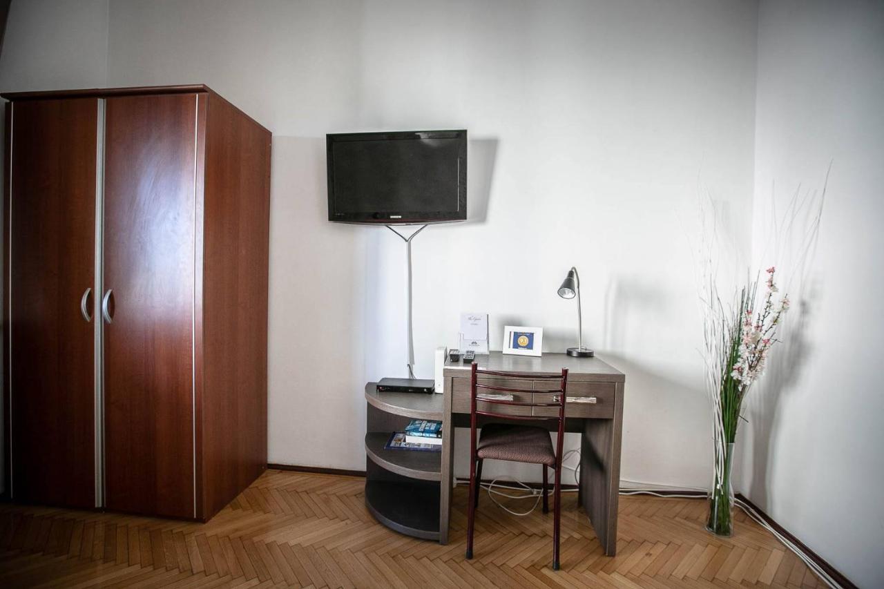 Cismigiu Garden Studio Appartamento Bucarest Esterno foto